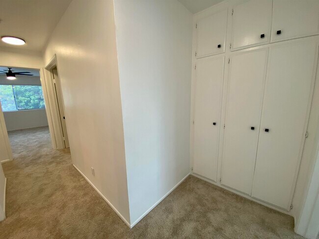 Building Photo - 293 Chapalita Dr