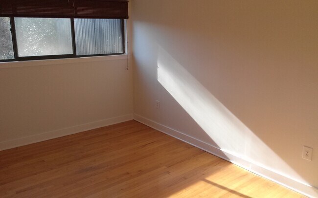Building Photo - 9212 Groundhog Dr
