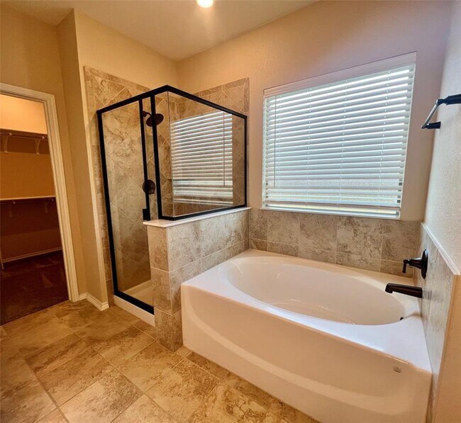 Building Photo - 5100 Lazy Ct Dr