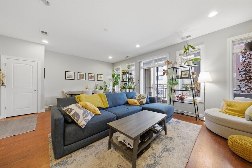 Building Photo - 2114 W Rice St