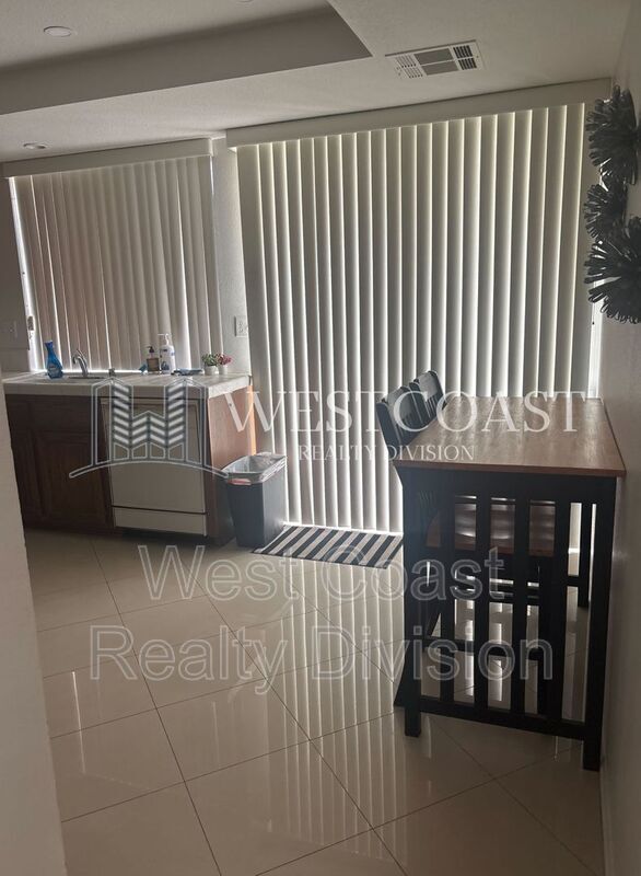 Building Photo - 281 Calle Del Verano