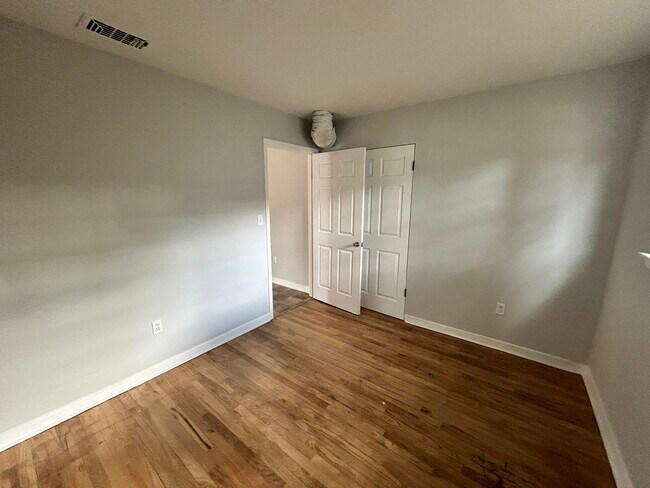 Building Photo - 553 Purl Adams Ave