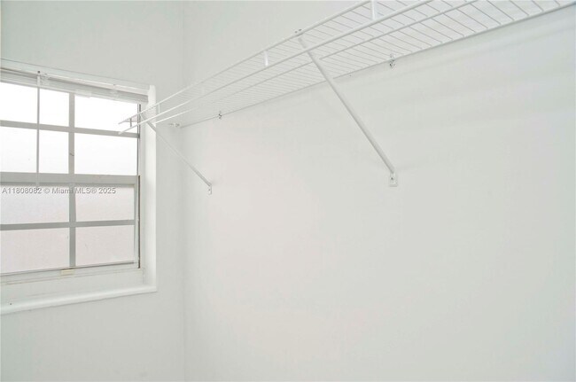 Building Photo - 4105 N Ocean Dr