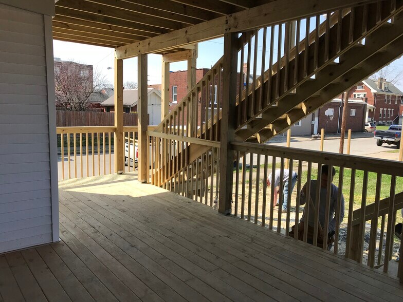 Deck 2 - 602 E 21st St