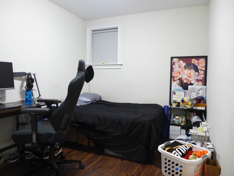 Building Photo - 1884 Washington St