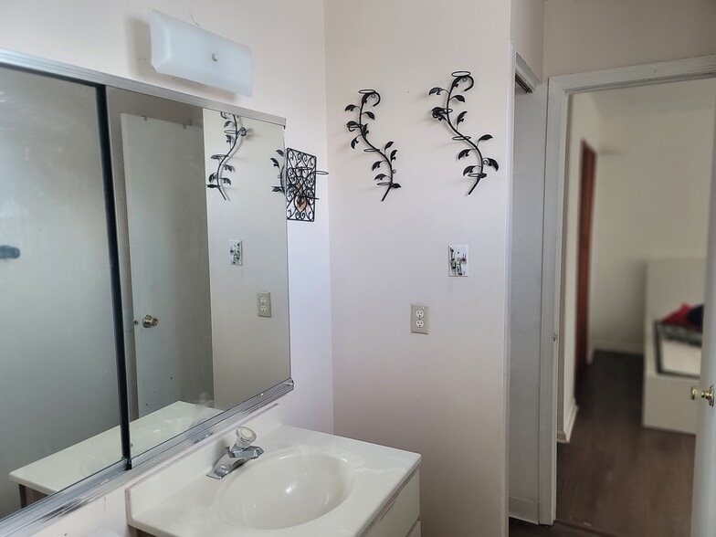 Building Photo - 134 Freedom Trl