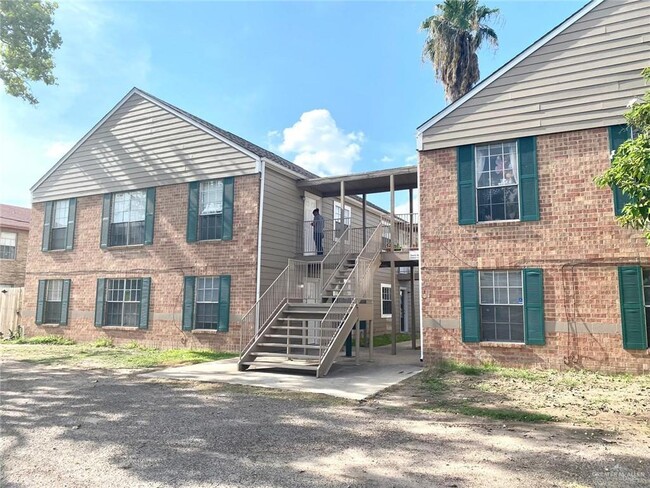 Primary Photo - 1006 W Kelly Ave