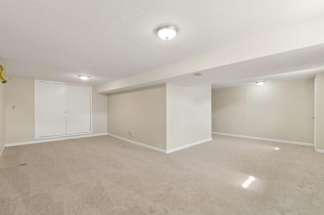 Building Photo - 4611 Thornoak Dr