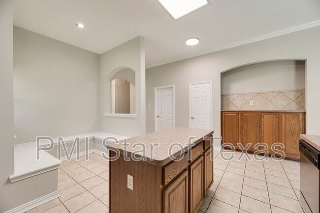 Building Photo - 7600 Shasta Dr