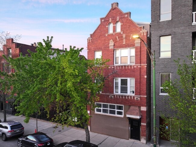 Primary Photo - 1435 N Ashland Ave
