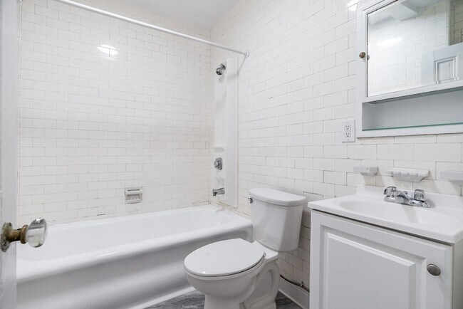 Building Photo - 124 Bowdoin St