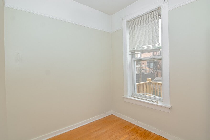 Building Photo - 1741 W Huron St