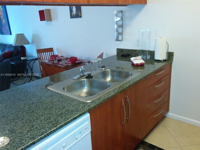 Building Photo - 1200 Brickell Bay Dr