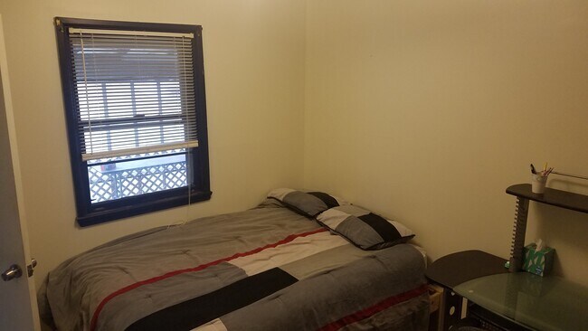 Building Photo - 1127 S Allen St