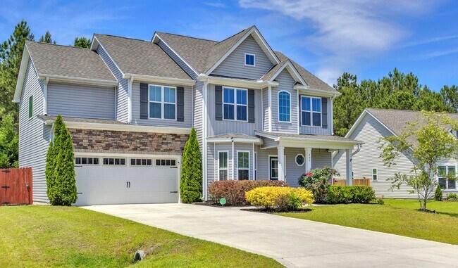 Building Photo - 4 bedroom 2.5 bathroom home close to beaches, shopping, and Marine Corps Bases.