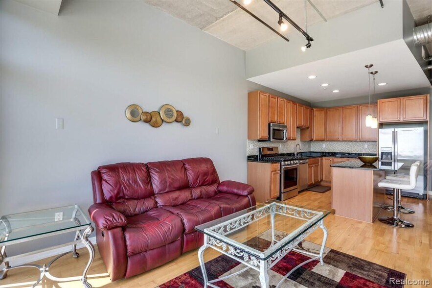 Building Photo - 350 N Main St