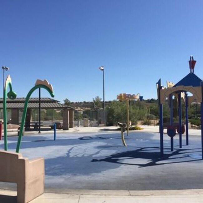 Building Photo - ANTHEM HIGHLANDS!! READY FOR IMMEDIATE MOV...