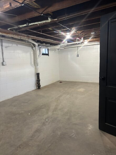 Building Photo - 1216 Hamilton St