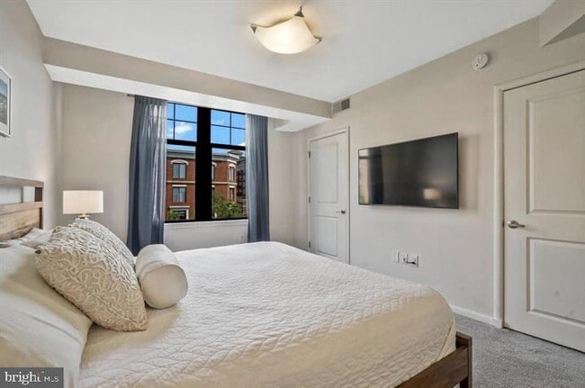 Building Photo - 1021 N Garfield St