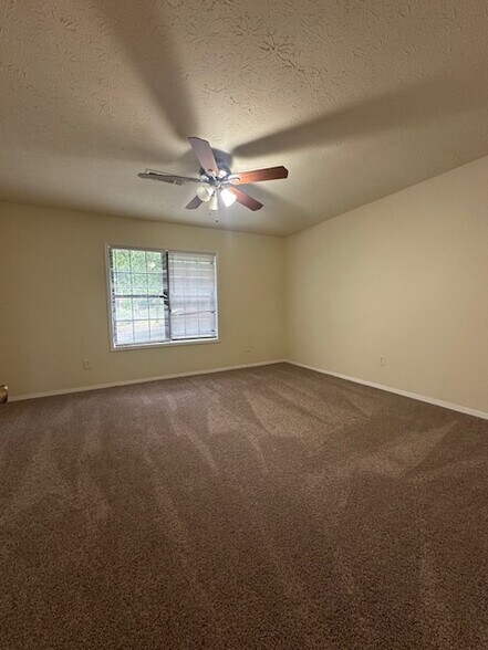 Building Photo - Room in Townhome on Destin Cir