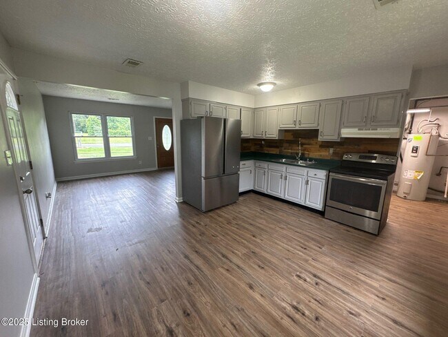 Building Photo - 9705 Turnpike View Dr