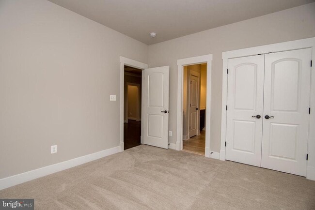Building Photo - 6928 Regent Ln