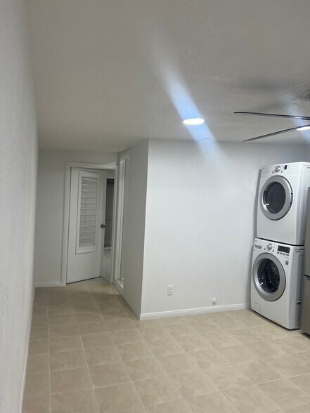 Building Photo - 4011 Placita Ave