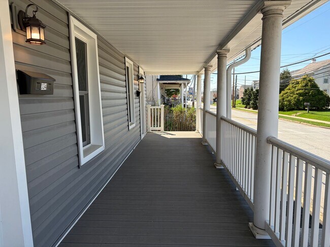 Building Photo - Fully Renovated 3BR/2BA Corner Twin Home-Move in Ready