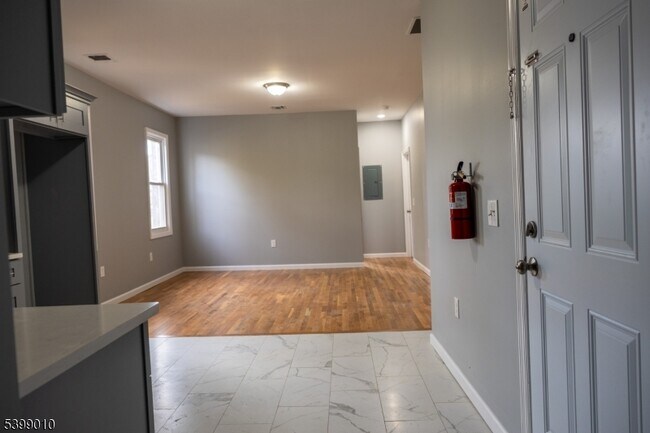 Building Photo - 59 Campfield St