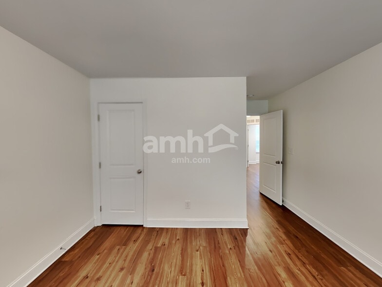 Building Photo - 1007 Monitor Ct