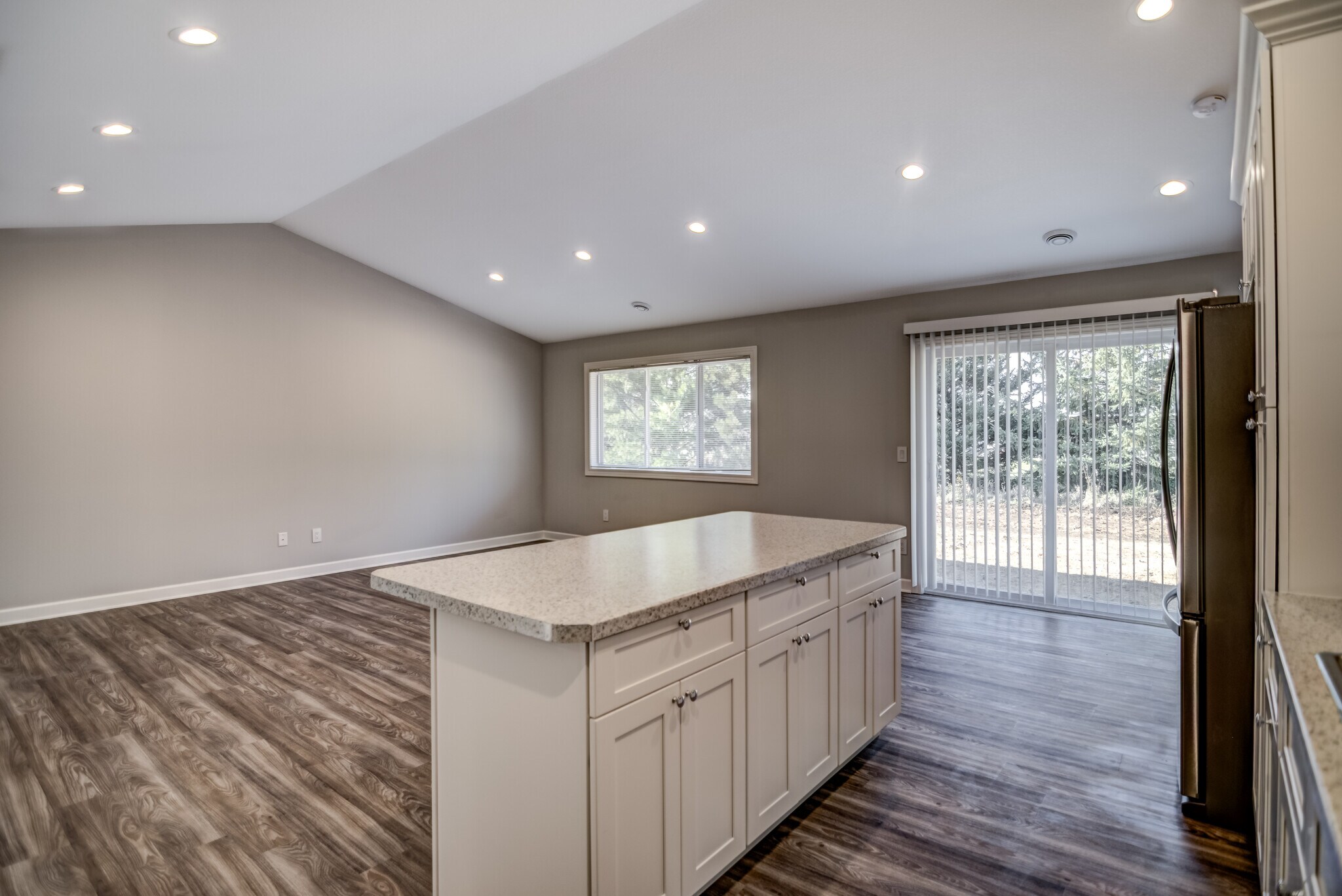Building Photo - 1617 Charleston Dr