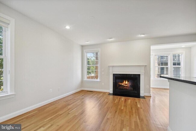Building Photo - 47581 Royal Burnham Terrace