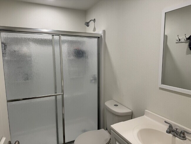 Building Photo - Live close to TSU in this 4 bedroom!