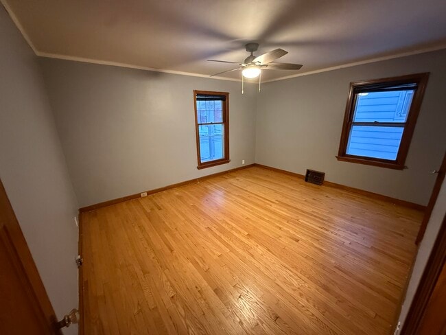 Building Photo - 1720 S 59th St