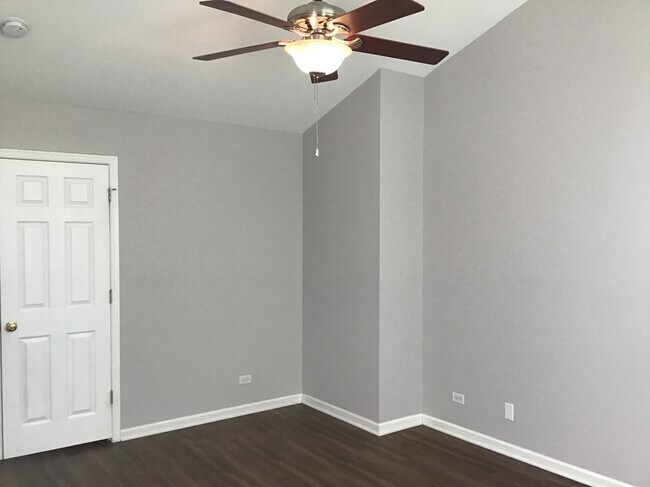 Building Photo - 1559 Parkside Dr