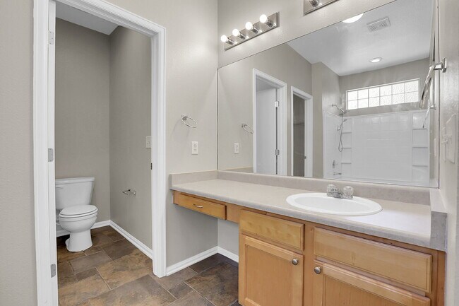 Building Photo - $2,295.00, 2 bedroom plus office, 2 bathro...