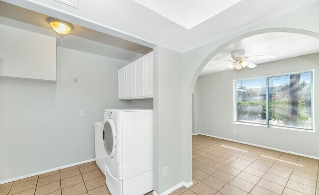 Building Photo - UPDATED PHOENIX RENTAL – 3 BED, 2 BATH NEA...