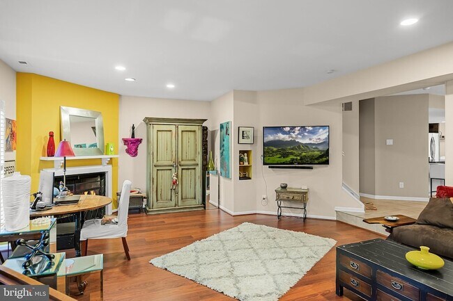 Building Photo - 1410 Chanticleer