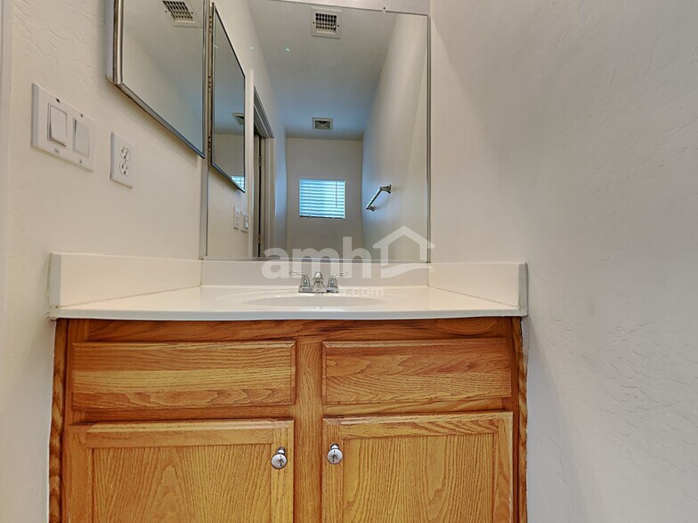 Building Photo - 6656 E Virginia St