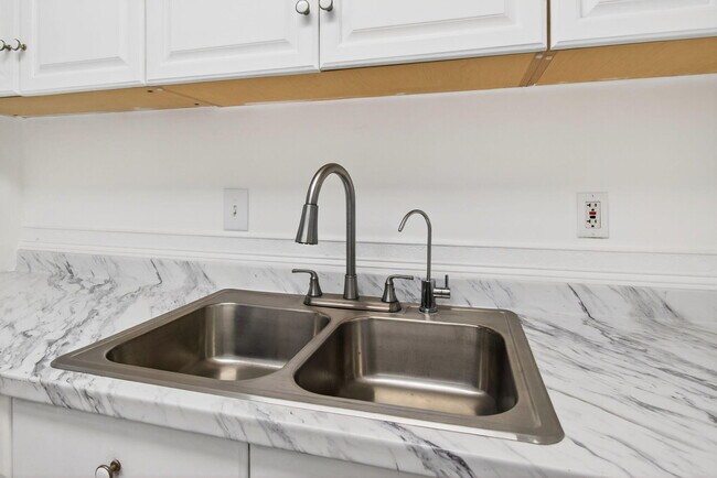 Building Photo - 500 SW 2nd Ave