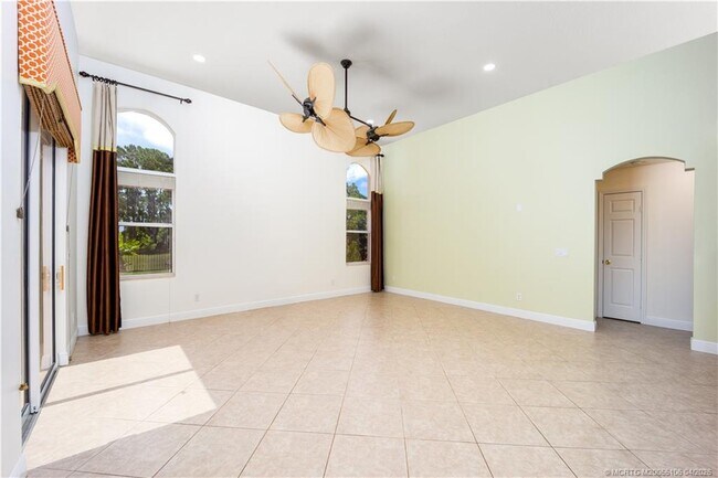 Building Photo - 5936 NW Brenda Cir