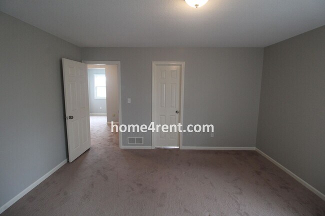 Building Photo - Gorgeous Lake Home w/ Beautiful Walking Tr...