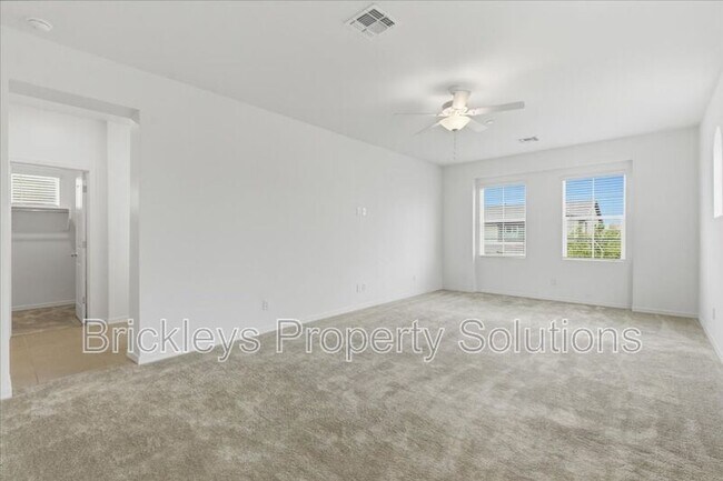 Building Photo - 265 E Balsam Dr