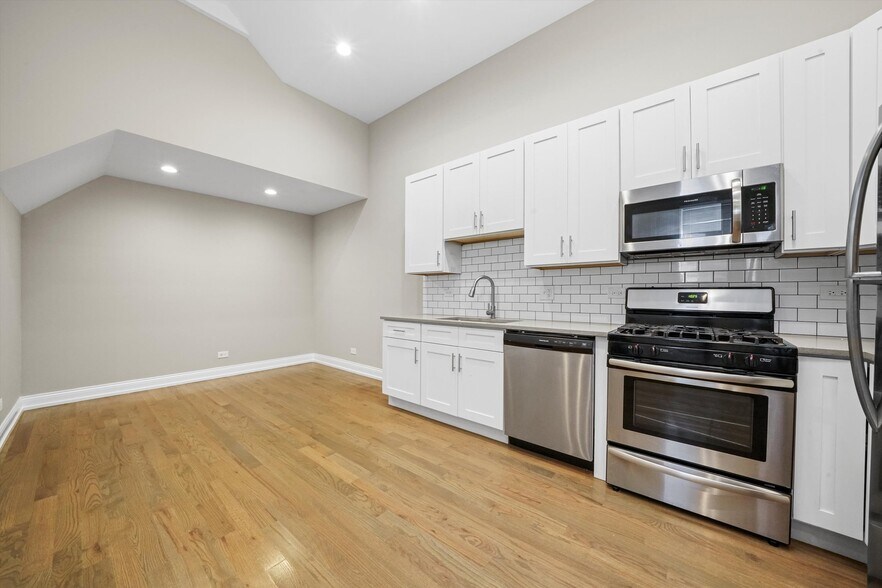 Building Photo - 1946 S Racine Ave