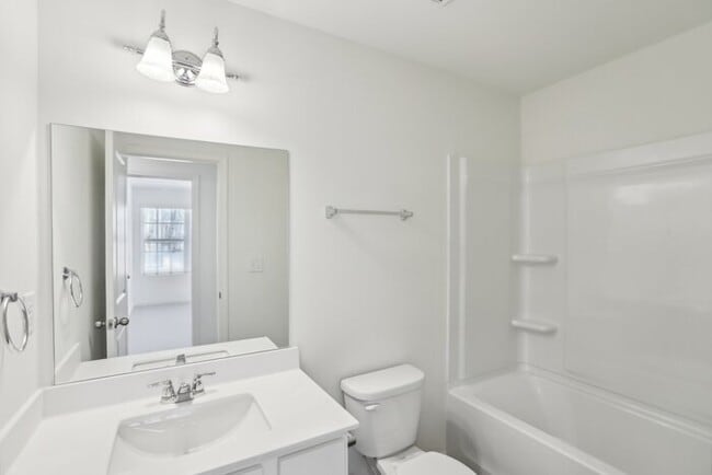 Building Photo - Fantastic 3bd/2.5ba home! Coming soon!