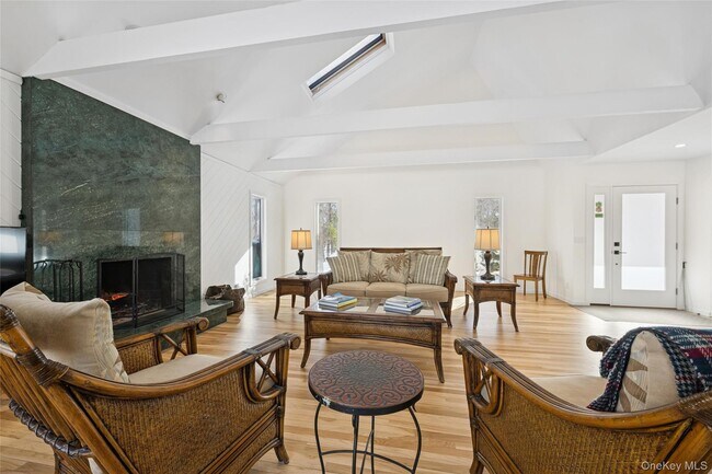 Building Photo - 15 Rivers Rd