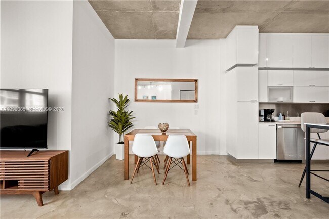 Building Photo - 234 NE 3rd St