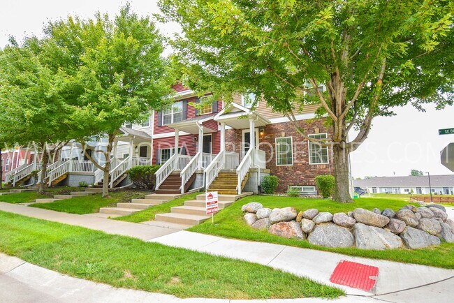 Building Photo - 3 Bedroom 2 Bath Townhome end unit in Glenn Village!!!