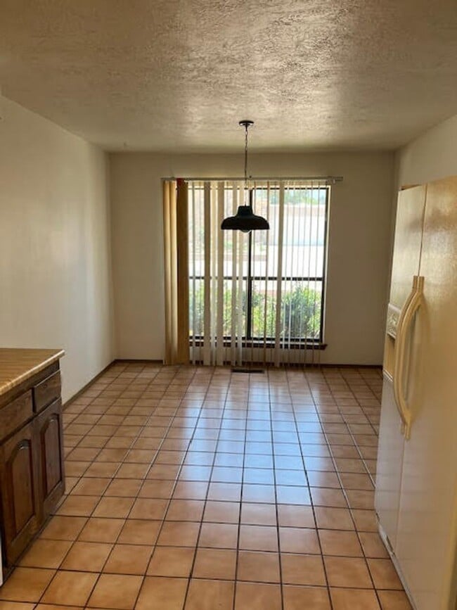 Building Photo - *************REDUCED and READY ******* Townhouse all one level, three bedrooms, two full bathroom...