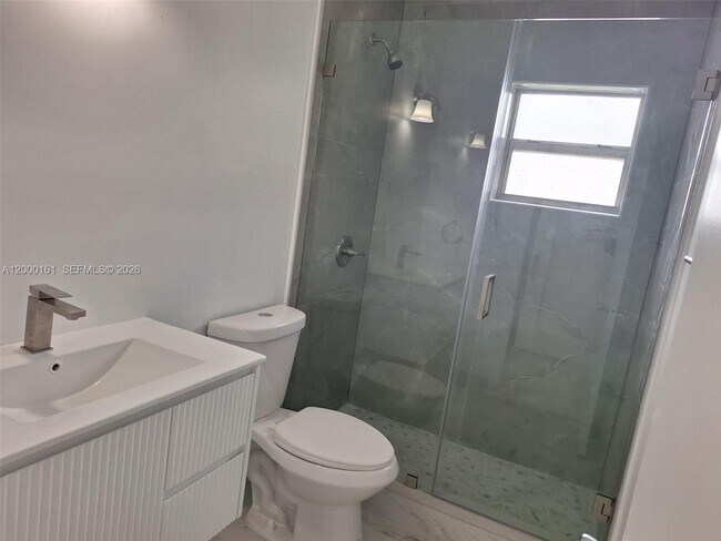 Building Photo - 12831 SW 43rd Dr